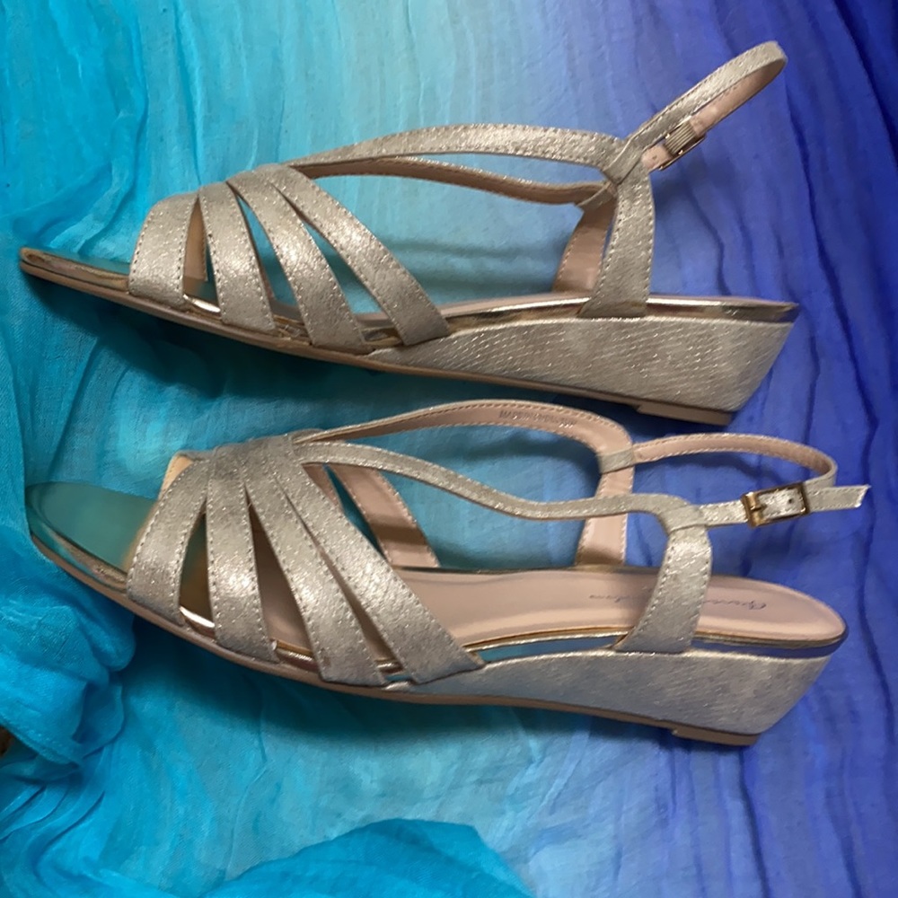 NIB Paradox London Joleen Wedge Sandal gold 10 wide - Picture 3 of 7